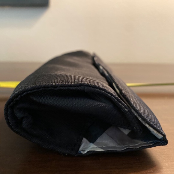 LUG Mini Travel Case - Picture 10 of 11